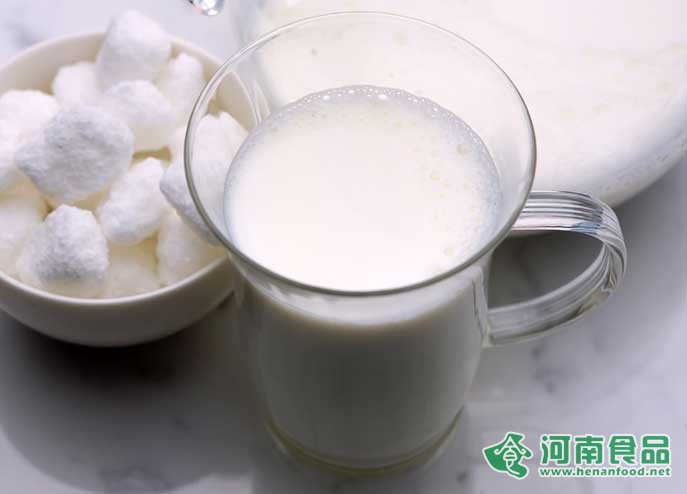牛奶千萬不要煮沸加糖 有劇毒