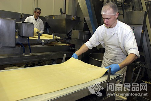 工作人員嚴格按照規定來
