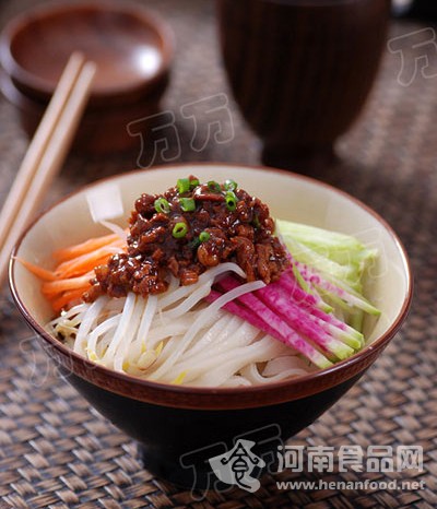 降溫美食：經典炸醬面（圖）