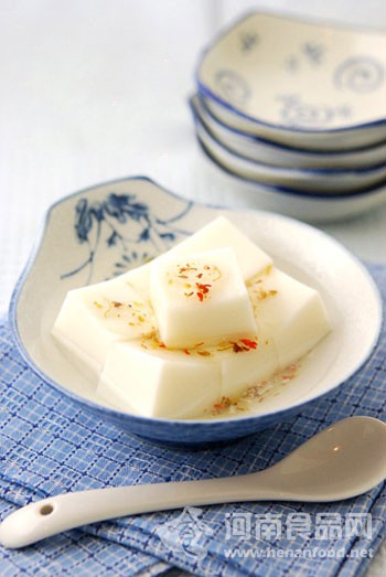 降溫美食：杏仁豆腐（圖）