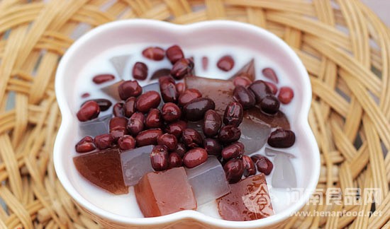 降溫美食：小豆涼粉（圖）
