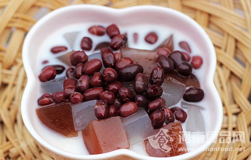 降溫美食：小豆涼粉（圖）