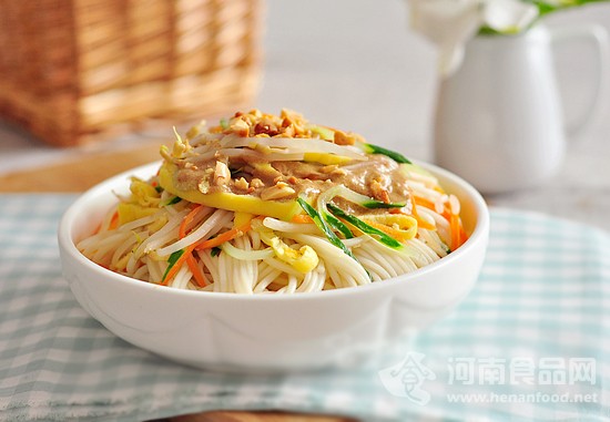 降溫美食：麻醬涼面（圖）