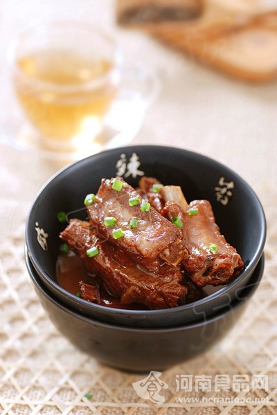 茶膳美食:普洱茶燉排骨(圖)