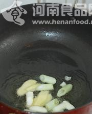 茶膳美食：普洱茶燉排骨（圖）