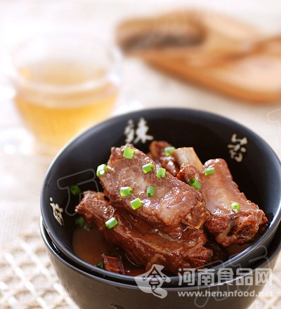 茶膳美食：普洱茶燉排骨（圖）