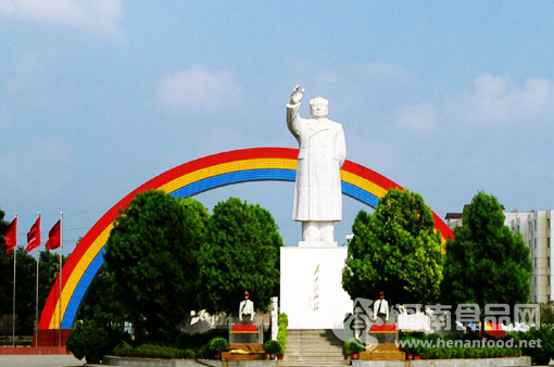 南街村毛澤東塑像