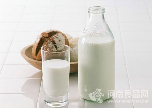 喝牛奶易長痘