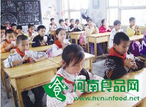 谷繼承：農村學生營養改善計劃不可缺少學生奶
