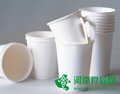 用紙杯喝熱水會致癌嗎