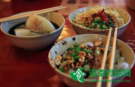 涼粉涼面多配蔬菜吃