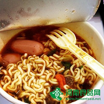 企業和消費者的對局 我們還能好好吃一口泡面嗎?
