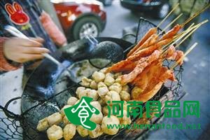 留個心眼!雞脯肉加料“變身”里脊肉串 為增加賣相還添加“胭脂紅”